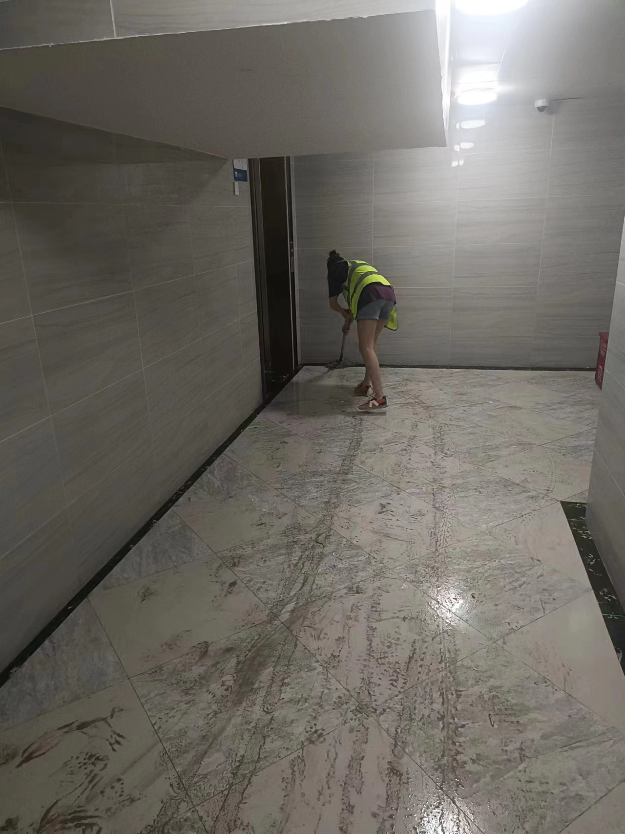 山水管家保潔 對(duì)客戶(hù)負(fù)責(zé)就是對(duì)自己負(fù)責(zé)!