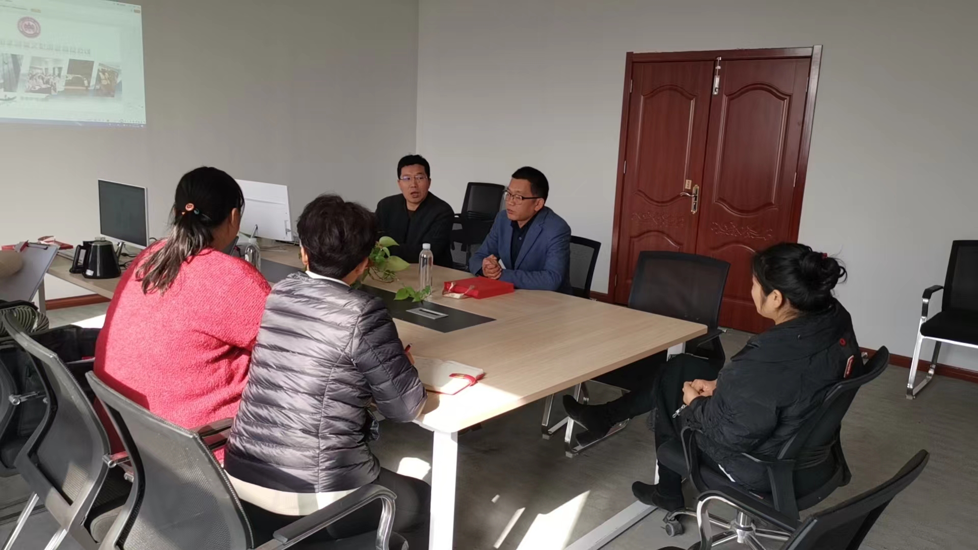 蕪湖市家政協(xié)會領(lǐng)導(dǎo)陶總蒞臨山水家政指導(dǎo)業(yè)務(wù)發(fā)展